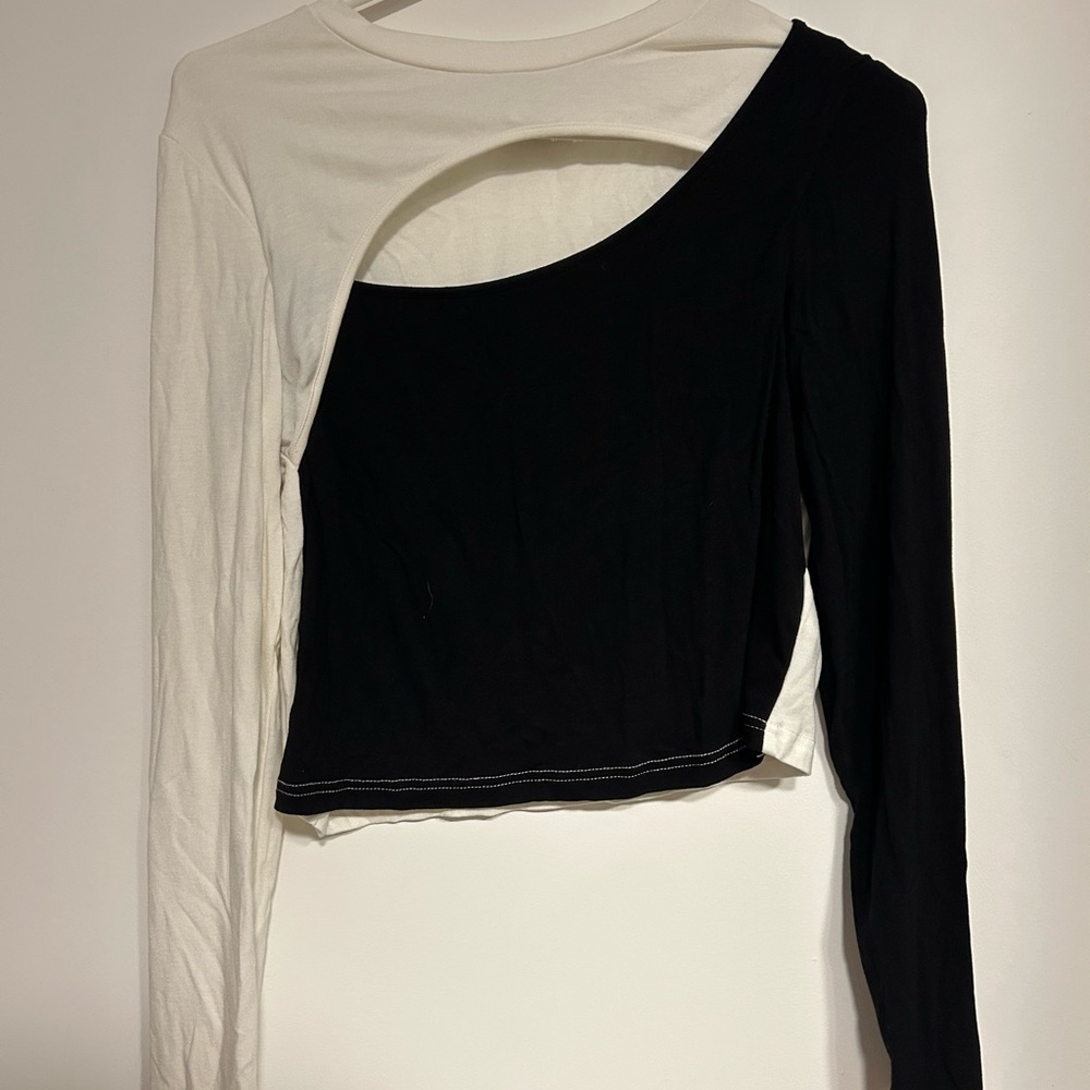 Chic Asymmetrical Black and White Long Sleeve Top